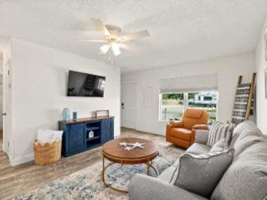 Paradise Palms – Nautilus Suite – Pool – Steps to Ocean – 10 min to Downtown!