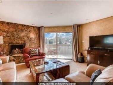 Best location in the heart of lions head Ski lockers jacuzzi and pool