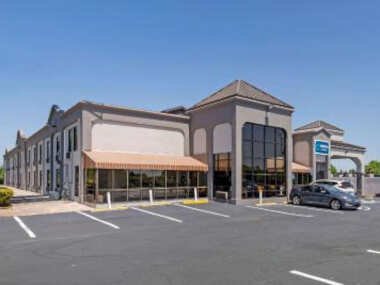 Clarion Pointe McDonough
