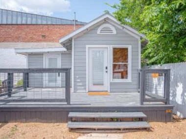 Adorable Guesthouse So Close to Amazing Downtown