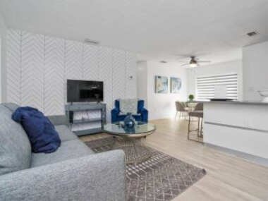 Blue Door Duplex Renovated Parking and Designed