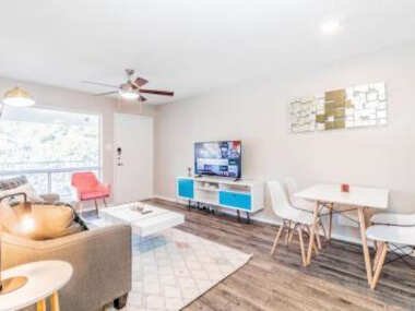 Vivant – SoCo Chic 1BR Apts, Close to Downtown