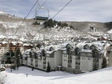 Upscale Ski in, Ski out 1 Bedroom Mountain Vacation Rental with Access to Outdoor Heated Pool, Hot Tubs, and Private Ski Lockers