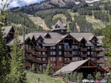Breckenridge, 2 Bedroom Condo at One Ski Hill, Ski-in Ski-out, concierge services