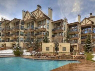 1 Bedroom Boutique Resort Condo with Hot Tub Access and within Walking Distance to the Eagle Bahn Gondola