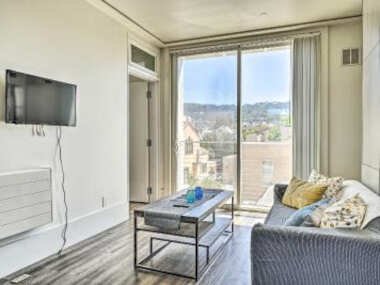 Berkeley Apt with Rooftop 4 Blocks to Campus!