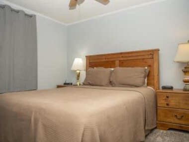 Stroll to Slopes, Village Area, Ski in-out MtLodge 242