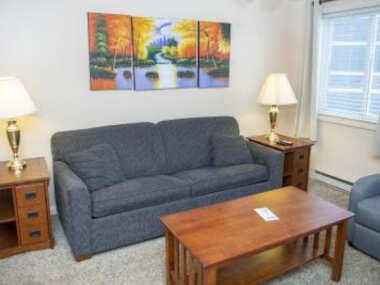 Stroll to Slopes, Village Area, Ski in-out MtLodge 304