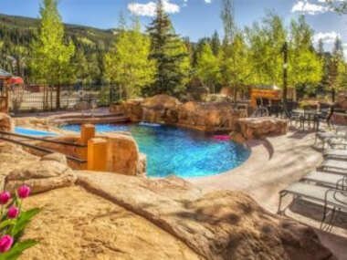 Beautiful 2 Bedroom Mountain Condo in River Run Village with Hot Tub Access and Walking Distance to the Gondola