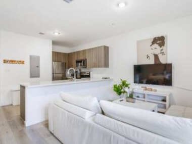 Fantastic Townhouse 15minutes from the Beach
