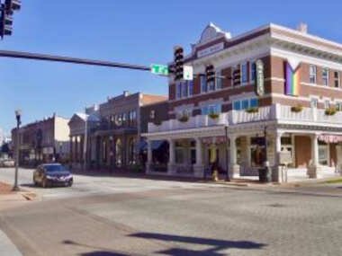 Biker’s Hideaway – Close to Square & Walmart HQ