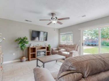 Comfortable 3-bedroom home with spacious backyard