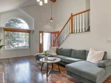 4 Bdrms, fenced back yard, Pool Table and Mtn Views