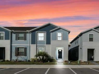 5 Bedrooms – 4,5 Bathrooms – Windsor at Westside 8917 SA