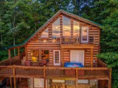 INCREDIBLE VIEWS HOT TUB CLOSE to EVERYTHING