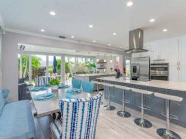 Modern Retreat 5 min to Beach