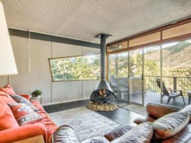 4BR Cabin Mountain Views Dog-Friendly Fireplace
