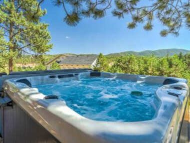 Vacation Home with Mountain Views HotTub & Arcade
