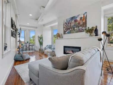 The Roxanne 1 – Chic One Bedroom Townhome in OTR
