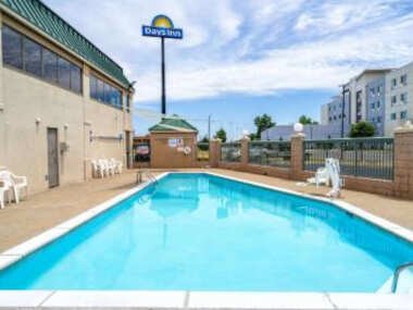 Days Inn by Wyndham Clarksville North EXIT 4
