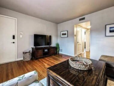 M 07-3W Great Location-King Bed-Walk to Plaza