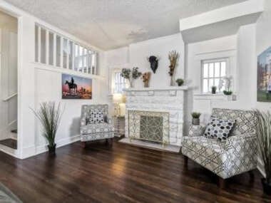 Newly Renovated Plaza Beauty-Three King Bedrooms