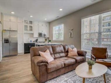 FRONTDESK 500 West Trade Apts Fourth Ward Charlotte