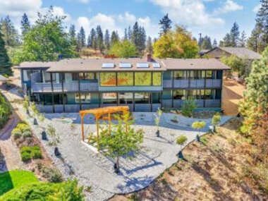 Gorgeous Grand View Hideaway with Japanese Garden