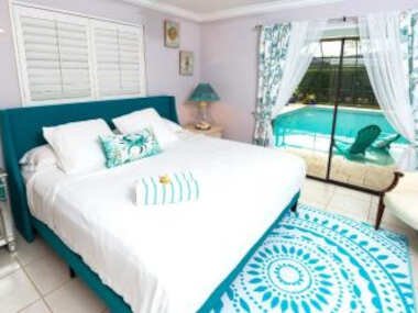 In the Heart of Naples King Suite with Lake & Pool