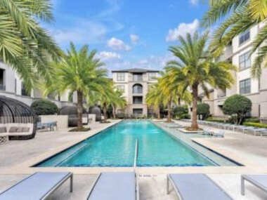 Your Warm Spacious unit with pool – Medical Center