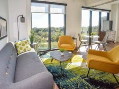Bright City Center Corner Apartment