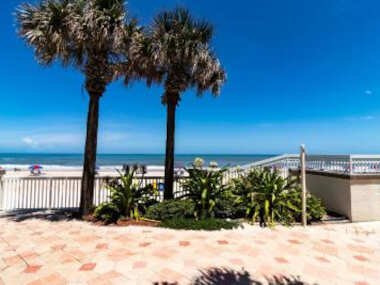 Direct Oceanfront Condo with Kitchen