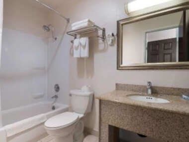 Rodeway Inn & Suites Hwy 217 & 26 W