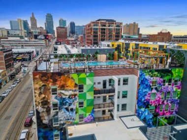 Upscale Two Bedroom Stay with Spectacular Rooftop 526