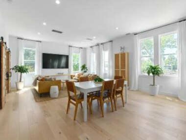 Uptown Carriage House – Chic Private Walkable