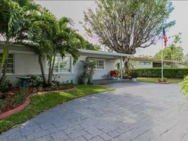 Spacious 5BR3Bath House in Miami w Outdoor Space and Playground