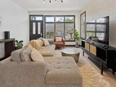Stunning Designer 3BR 2BA – Water Views – Sleeps 9