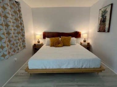 Adorable studio newly renovated with parking