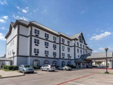 Quality Inn & Suites I-35 E/Walnut Hill