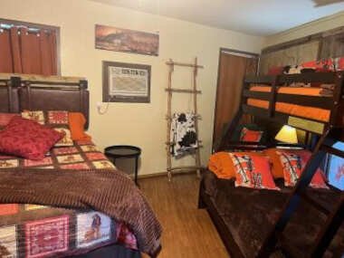 Acorn Hideaway Frontier Suite – The Ranch Hands