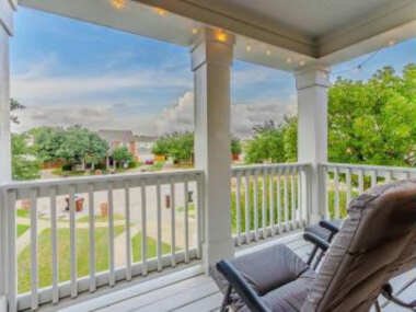Cozy 2BD/3BA with Balcony/Patio/Free Parking/Fast Wifi! 5min to Downtown Plano!