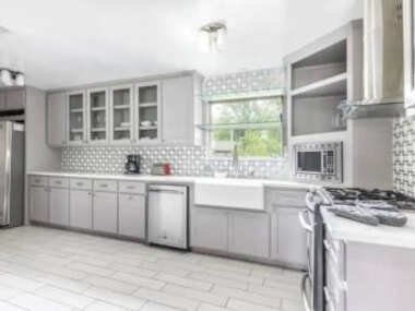 Convenient Home Near Airport