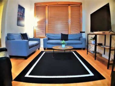 The Roscoe Village Guesthouse