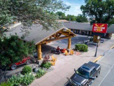Moose Creek Lodge & Suites