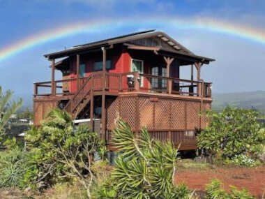 COZY OFF GRID LAVA HOME – 2 Stories, Ocean View