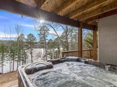 Picture Perfect Lake Retreat – Hot Tub, Dock