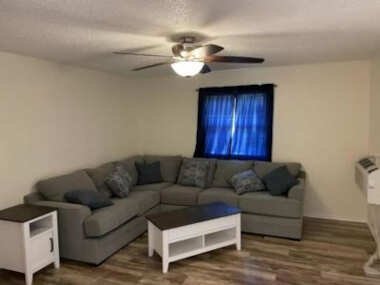 Comfortable downstairs 2 bed next to Fort Sill