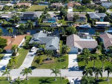The Steak Out Gulf Access – Sleeps 14! Roelens Vacations