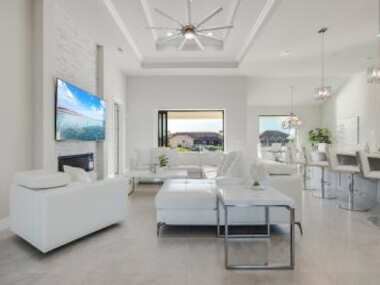 Heated Pool, Kayaks, Brand New Home, Sleeps 6 – Villa Luxuria Blanca
