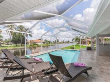 Luxury Villa on Freshwater Lake with Heated Pool Villa Mohave Lake Roelens Vacations